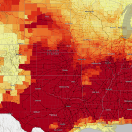 Map of central US showing counties with extreme heat days and railroads.