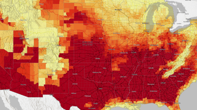 Map of central US showing counties with extreme heat days and railroads.